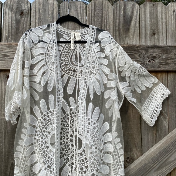 White Lace beach cover up - Picture 4 of 6